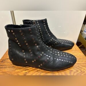 Bally leather studded Chelsea boots. So stylish and buttery 37.5